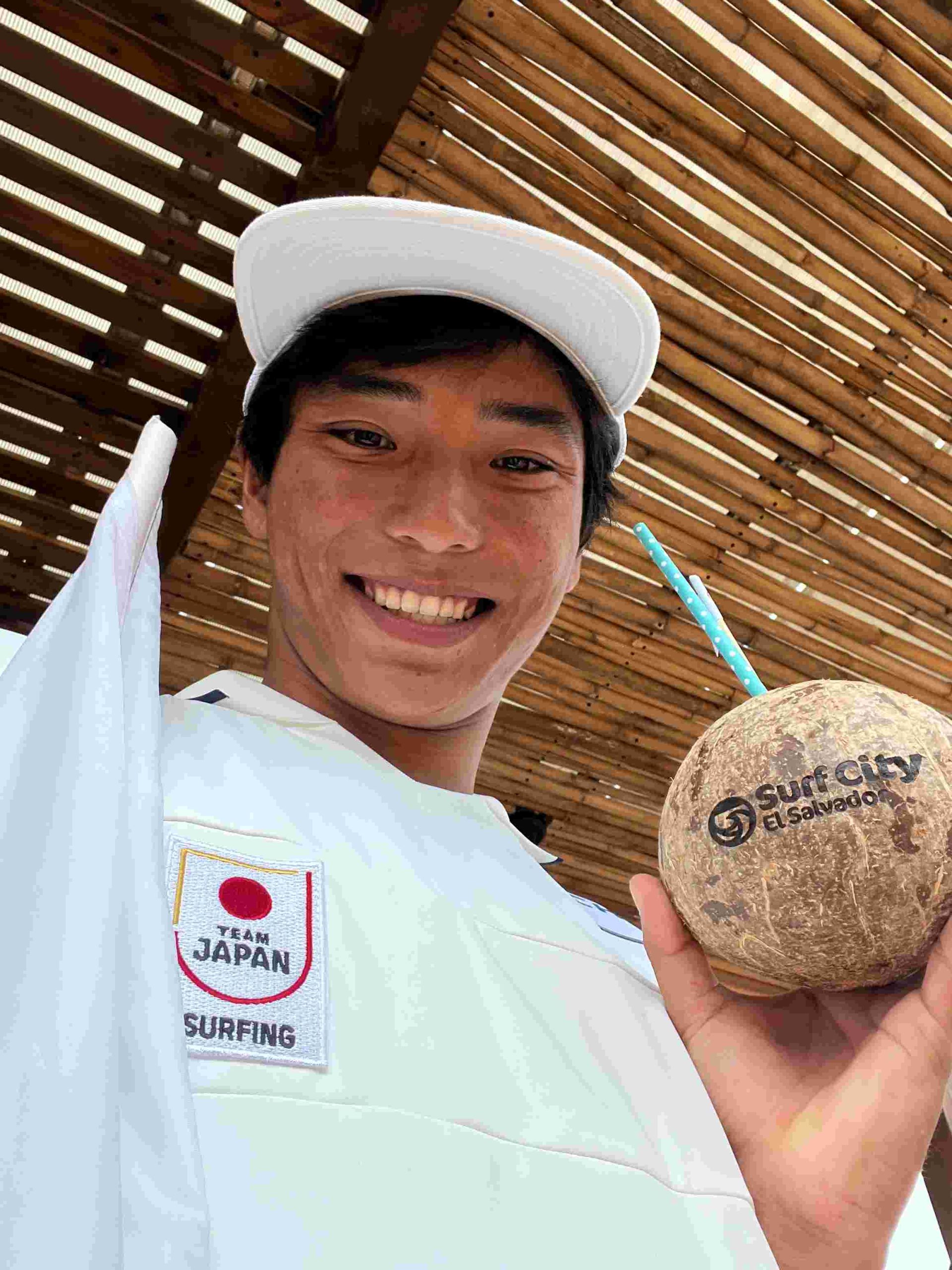 ヤシの実にsurfcityの文字